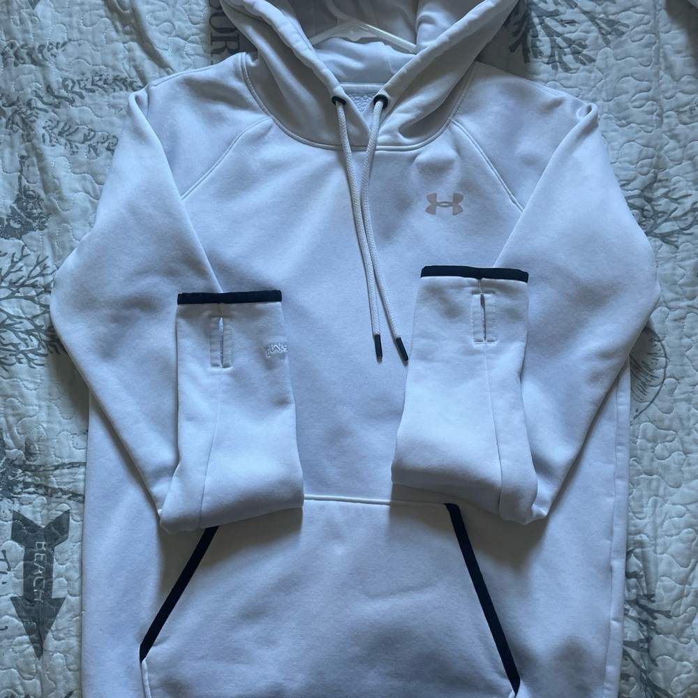 All white under Armour hoodie